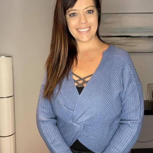 Twist back reversible sweater - Picture 4 of 7